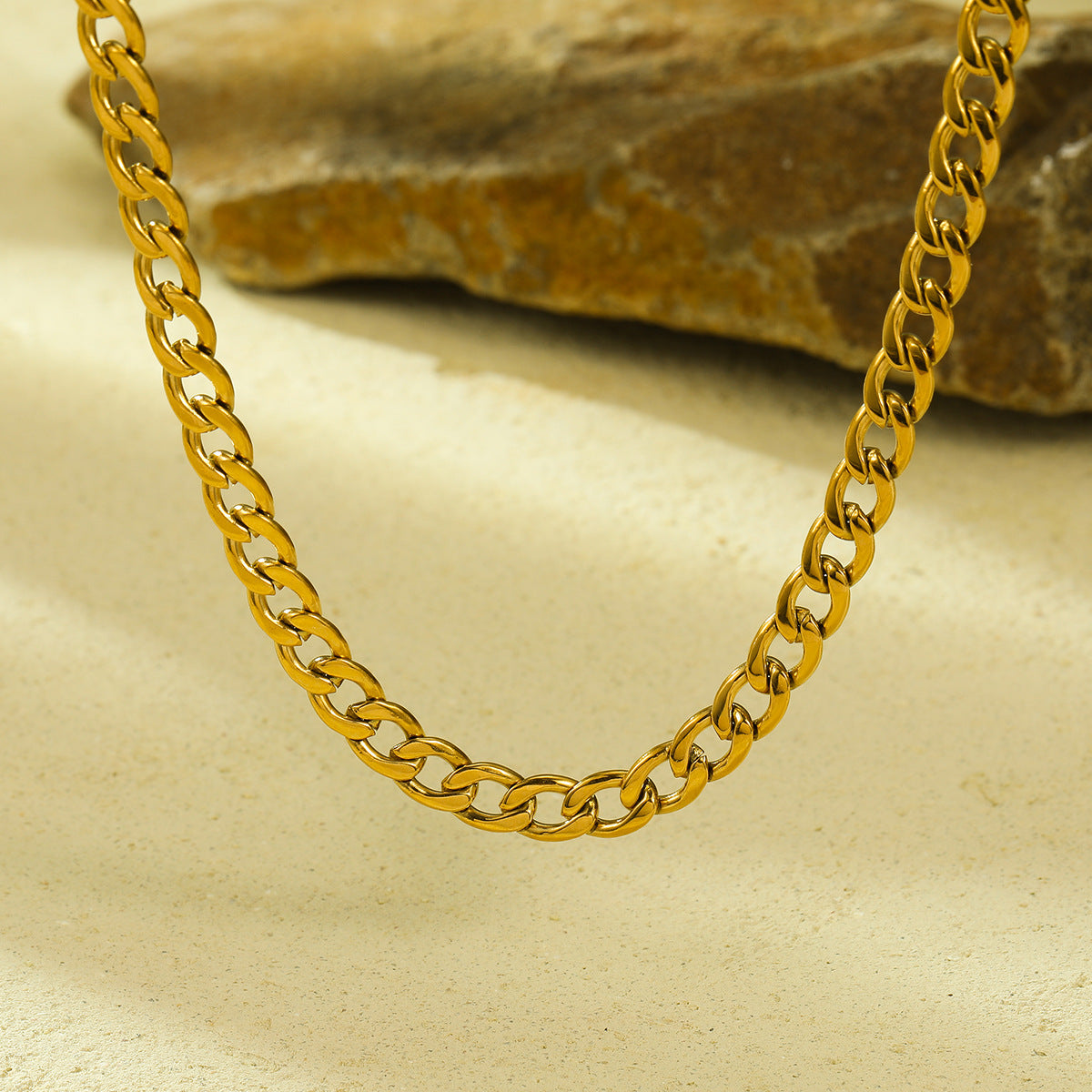 Image of French Style Retro Easy Matching High-grade Titanium Steel Gold-plated Non-fading Clavicle Chain